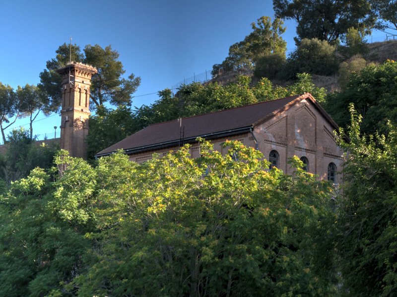 anadal's tweet photo. La historia de Sevilla es la historia del agua. Adufe Bajo es un edificio inglés, situado en Alcalá de Guadaíra y proyectado en 1882. En Andalucía hay bastantes edificios que llaman la atención por su arquitectura inglesa.

Muchos de ellos pertenecen a la arqueología industrial. https://t.co/s9Y5Ies7Li