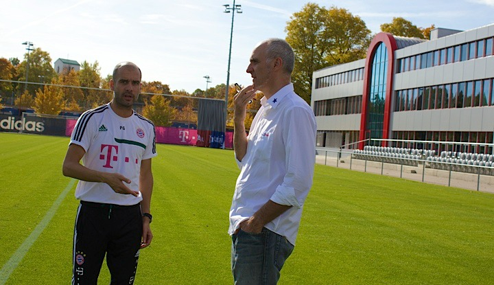 QueThiJugues's tweet photo. SOBRE PEP GUARDIOLA

@martiperarnau: "El Pep significa un gran canvi al futbol del segle XXI, significa portar un determinat estil iniciat pels escocesos, seguit pels hongaresos, perfeccionat pels holandesos i interpretat amb excel·lència per uns catalans"

#Pep50🎂
#QuèThiJugues https://t.co/WykOqX5B2Z