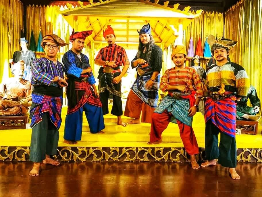 Mohammad Faeez Harith On Twitter Jenis Jenis Baju Melayu Lelaki Biasanya Kalau Sebut Baju Melayu Mesti Ingat Ada Dua Jenis Sahaja Kan Sebenarnya Ada Berberapa Jenis Baju Melayu Macam Biasa Ada Pengeras 177 Ulang Ciap Abang