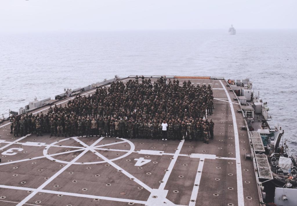 Defence_XP's tweet photo. Infantry battalion group of #SudarshanChakraCorps undertakes Amphibious operations in the blue waters of Bay of Bengal with the Indian Navy.
#SouthernCommandSadaTaiyyar
#IndianArmy #IndianNavy #Jaihind 🇮🇳 ♥ 🇮🇳 https://t.co/aaY7Ky8kjC