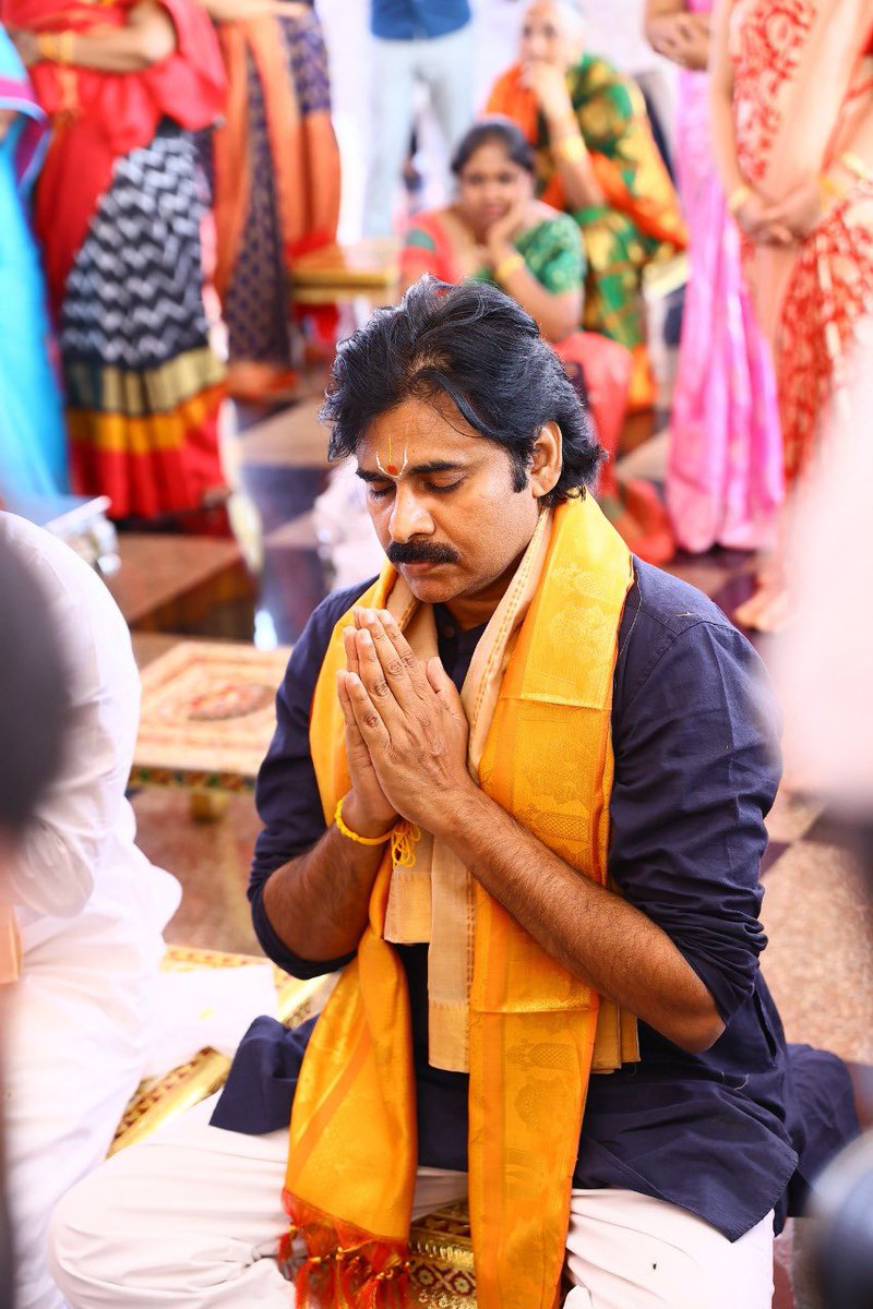 Compilation of janasenani pics **Thread** ------>>>>> (Offline pics) @PawanKalyan 