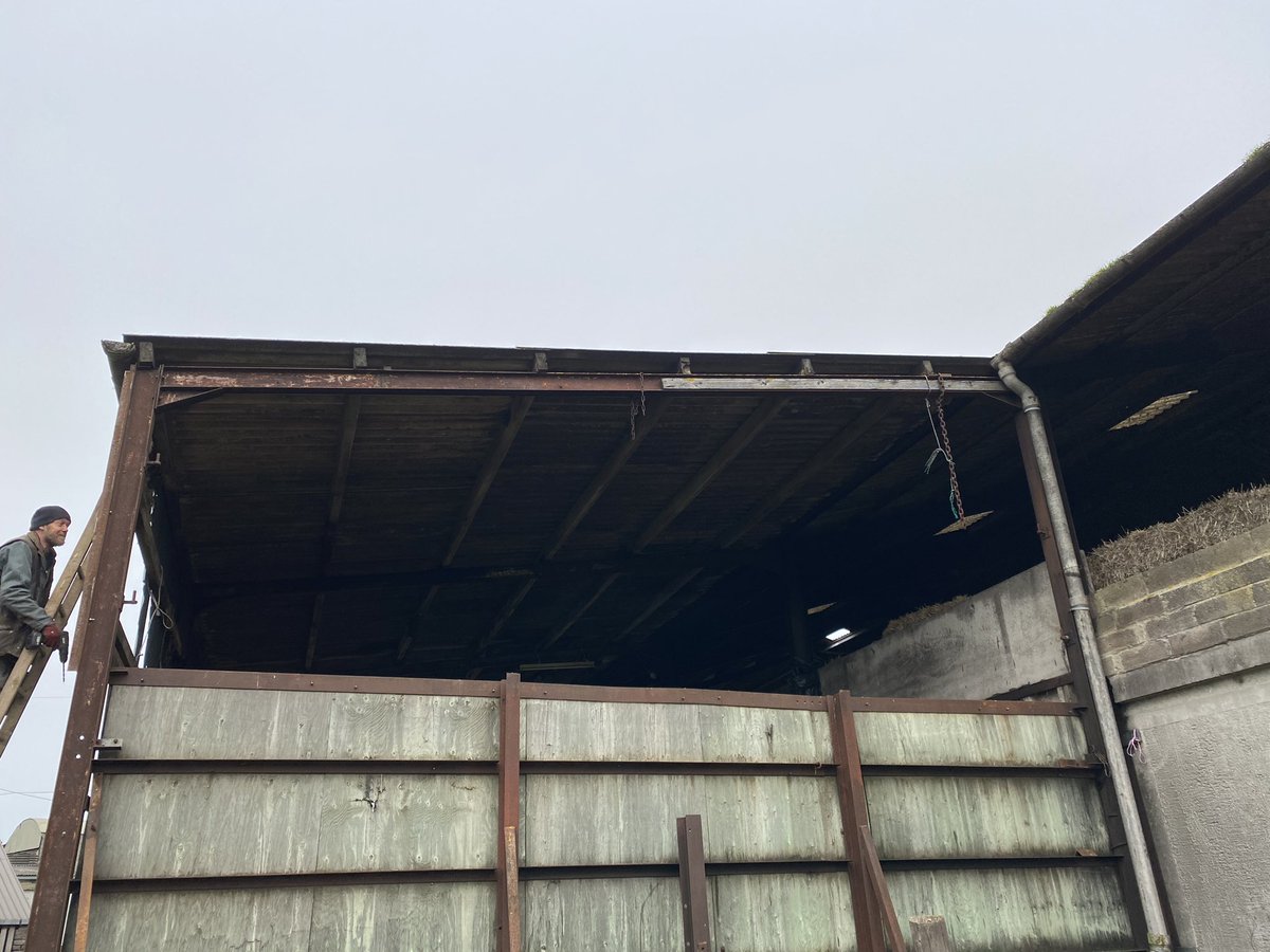 emkingston92's tweet photo. Another shed fitted with @SecureCovers, should stop the wind &amp; rain getting into the shed so much 👍🏻🐮 https://t.co/PJr5fMAZWR
