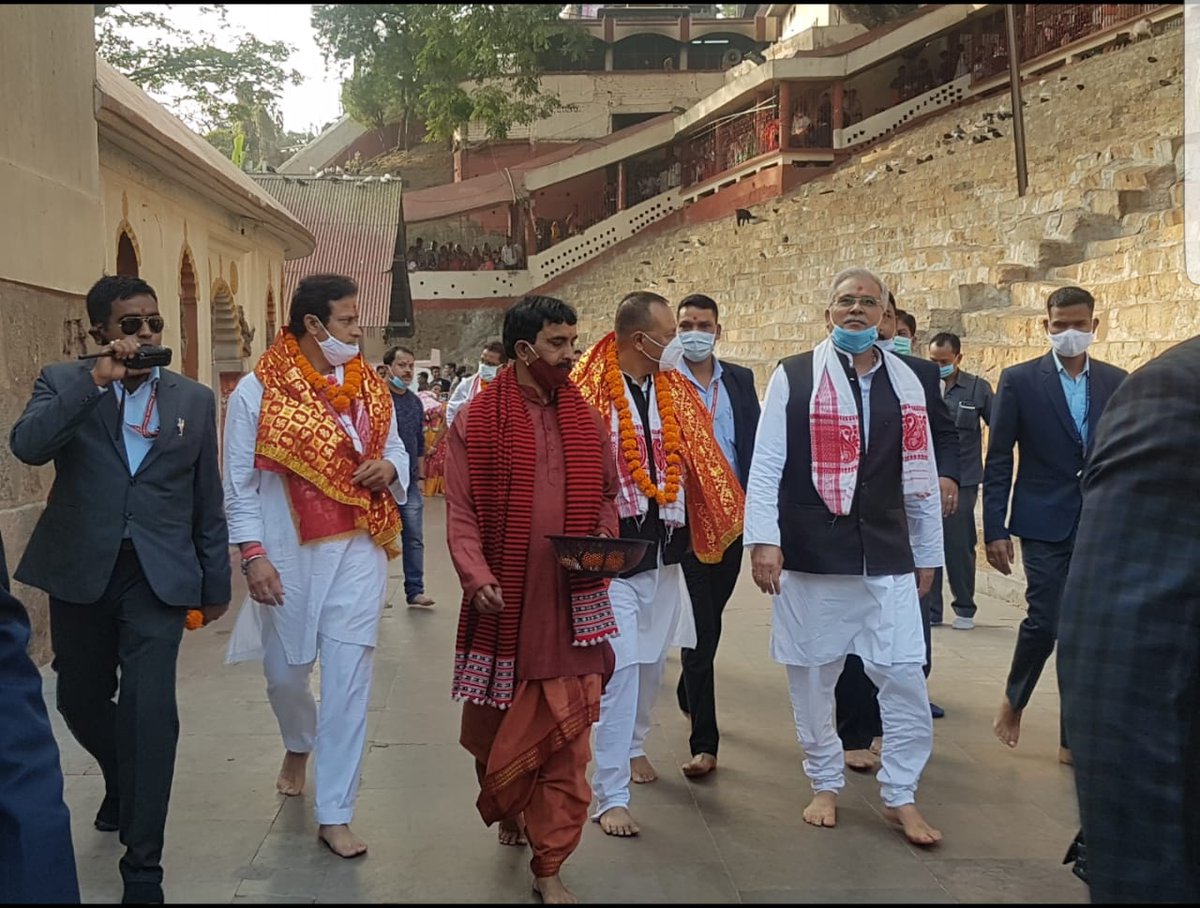 bhupeshbaghel's tweet image. आज दो दिवसीय असम प्रवास पर गुवाहाटी के समीप कामाख्या पहुँचकर विश्व प्रसिद्ध माँ कामाख्या मंदिर दर्शन करने का सौभाग्य प्राप्त हुआ।

माँ कामाख्या के दर्शन कर देश एवं प्रदेशवासियों की खुशहाली की कामना की। @INCAssam