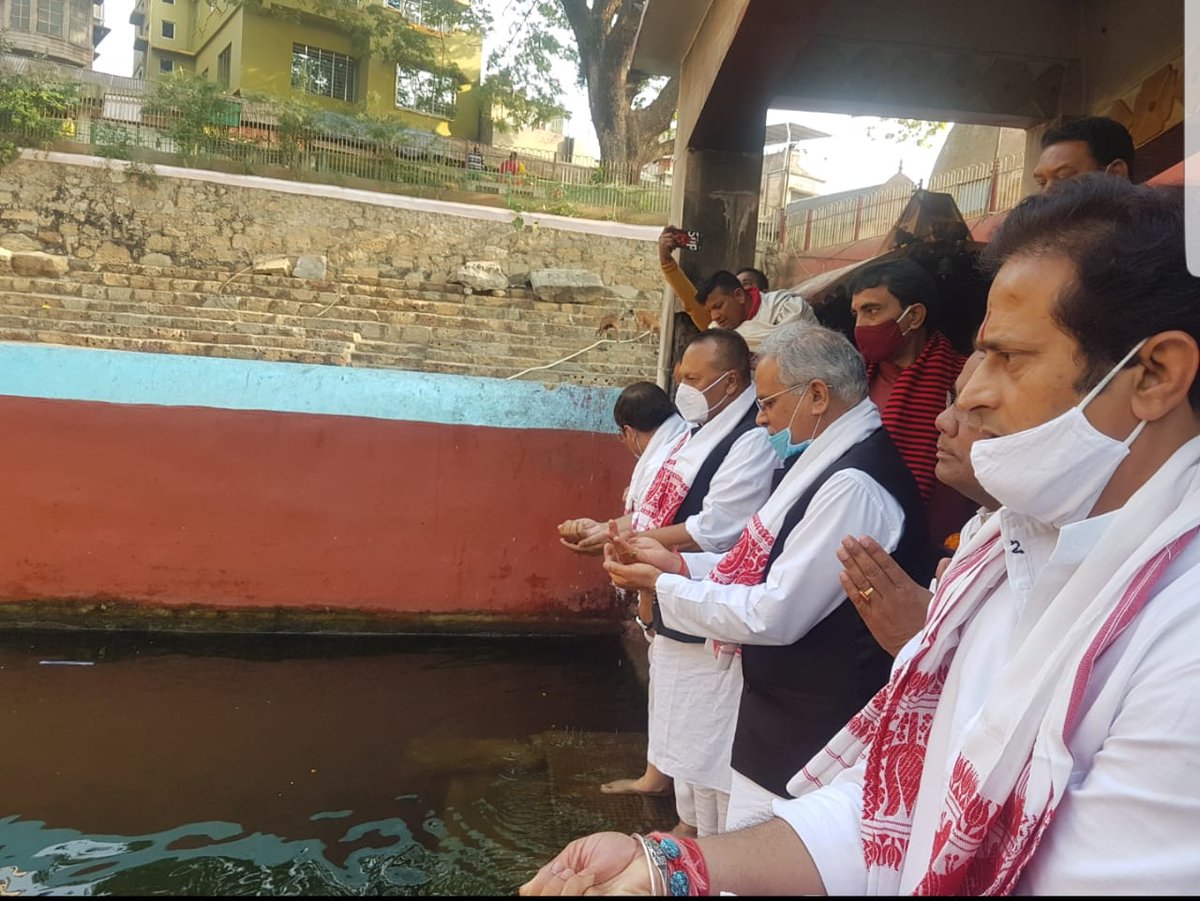 bhupeshbaghel's tweet image. आज दो दिवसीय असम प्रवास पर गुवाहाटी के समीप कामाख्या पहुँचकर विश्व प्रसिद्ध माँ कामाख्या मंदिर दर्शन करने का सौभाग्य प्राप्त हुआ।

माँ कामाख्या के दर्शन कर देश एवं प्रदेशवासियों की खुशहाली की कामना की। @INCAssam