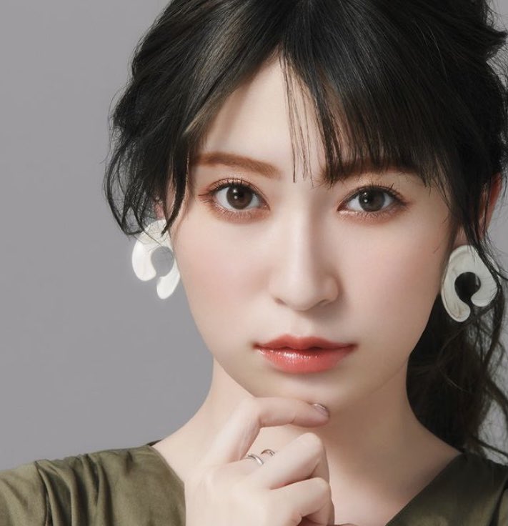 Twitter 上的 藤き こういう黒髪なのに明るい眉にしちゃうメイク 可愛い と思わないけど まゆは明るければ明るいほど垢抜けるの 笑髪の毛に合わせるのが好き なんか変じゃね普通に眉毛浮いてねでも顔が可愛いので全てカバーされてるな T Co U3kiedqddg