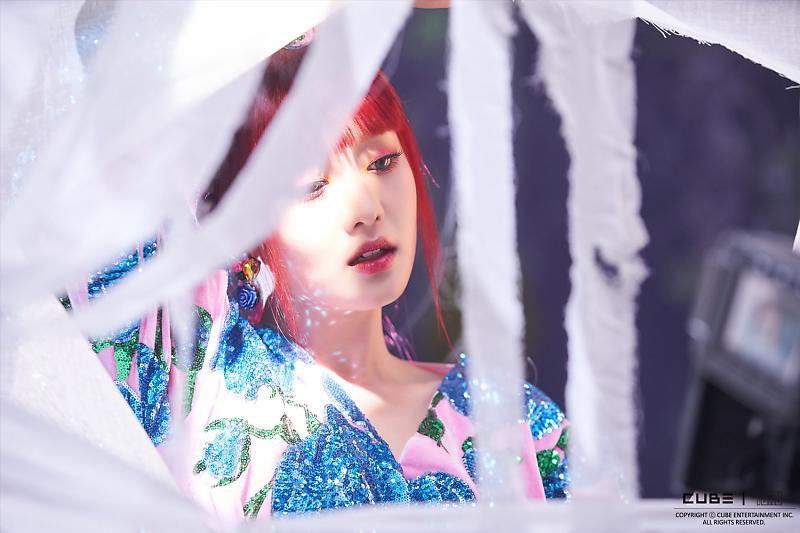 minniepic's tweet photo. hwaa mv behind the scenes (2) https://t.co/ZzaTWSLIsG