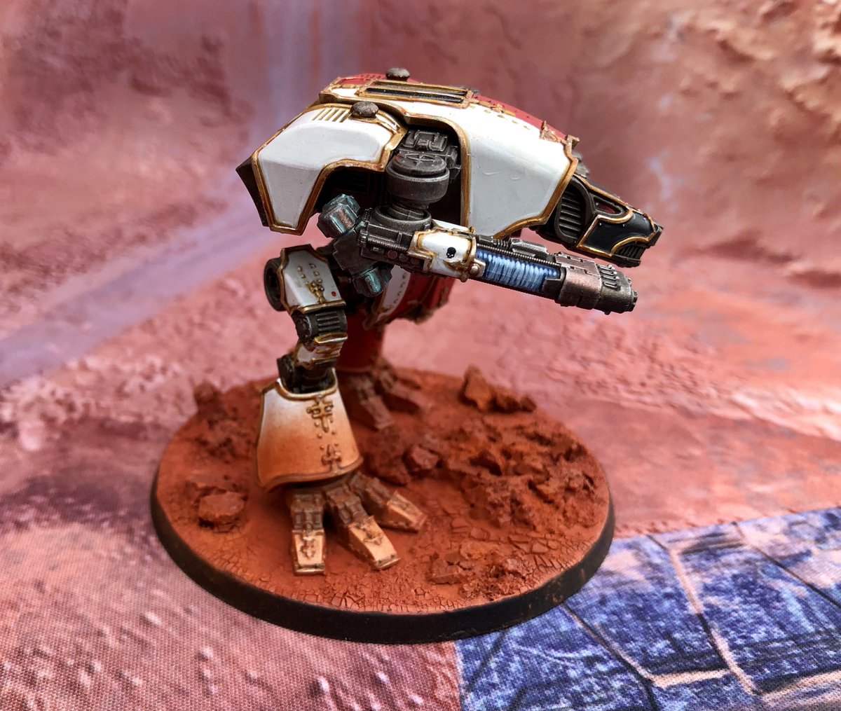 BenDavy8's tweet photo. The finish (until I got some decals made for the logos) Warhound for Legio Kulisaetai - The Gatekeepers. Happy with the weathering and the finished look. Now onto the next 3 Warhounds :-) #legiokulisaetai #WarhammerCommunity #adeptustitanicus https://t.co/L15Wqhx2FM