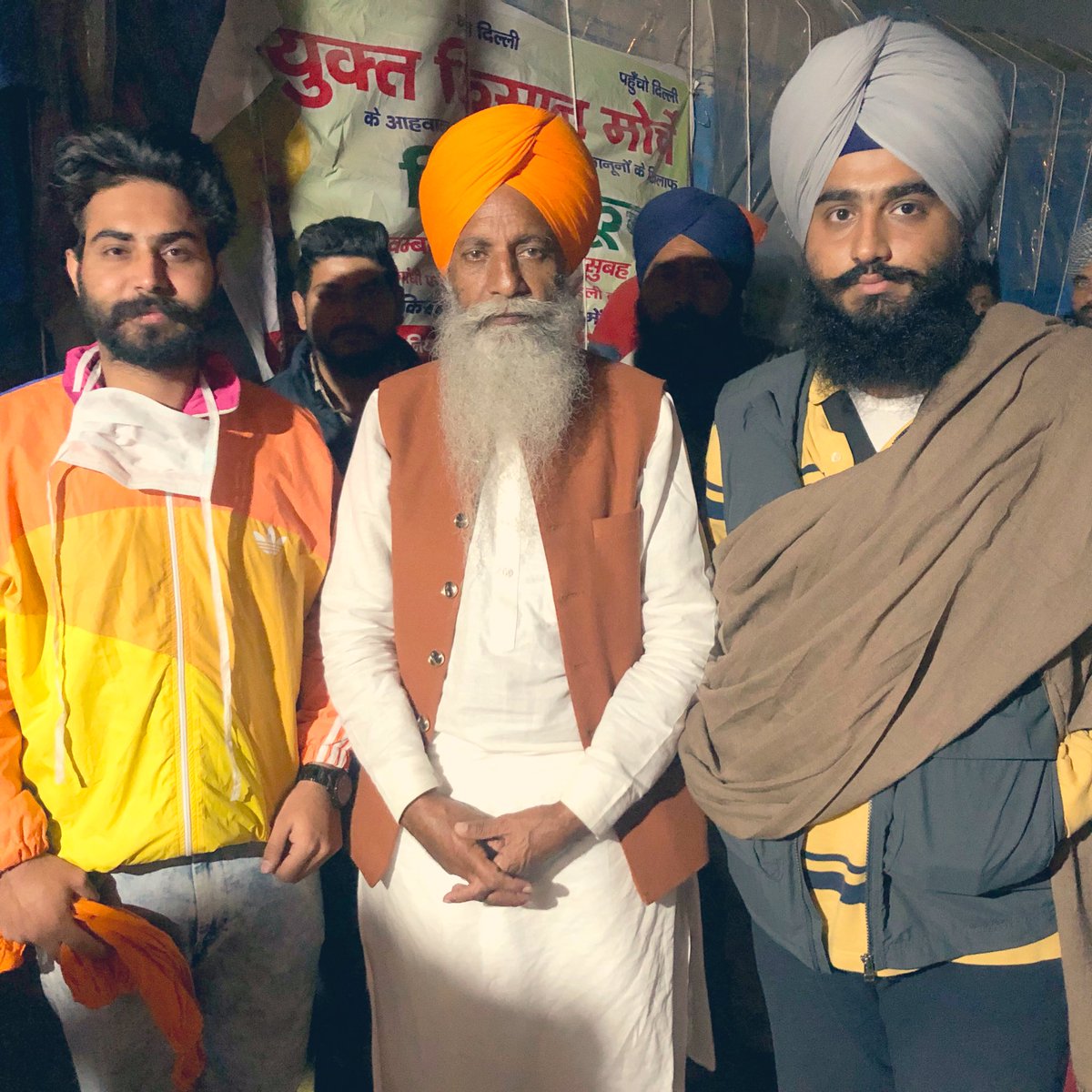 ਆਓ ਸਰਦਾਰ ਸਾਹਿਬ ਨਾਲ ਖੜ੍ਹੀਏ।
Let’s stand with him. 
#WeSupportGurnamSinghChaduni
#TakeAlongChaduni
ਰਾਜੇਵਾਲ ਕਾਮਰੇਡ ਲਾਣਾ ਮੁਰਦਾਬਾਦ