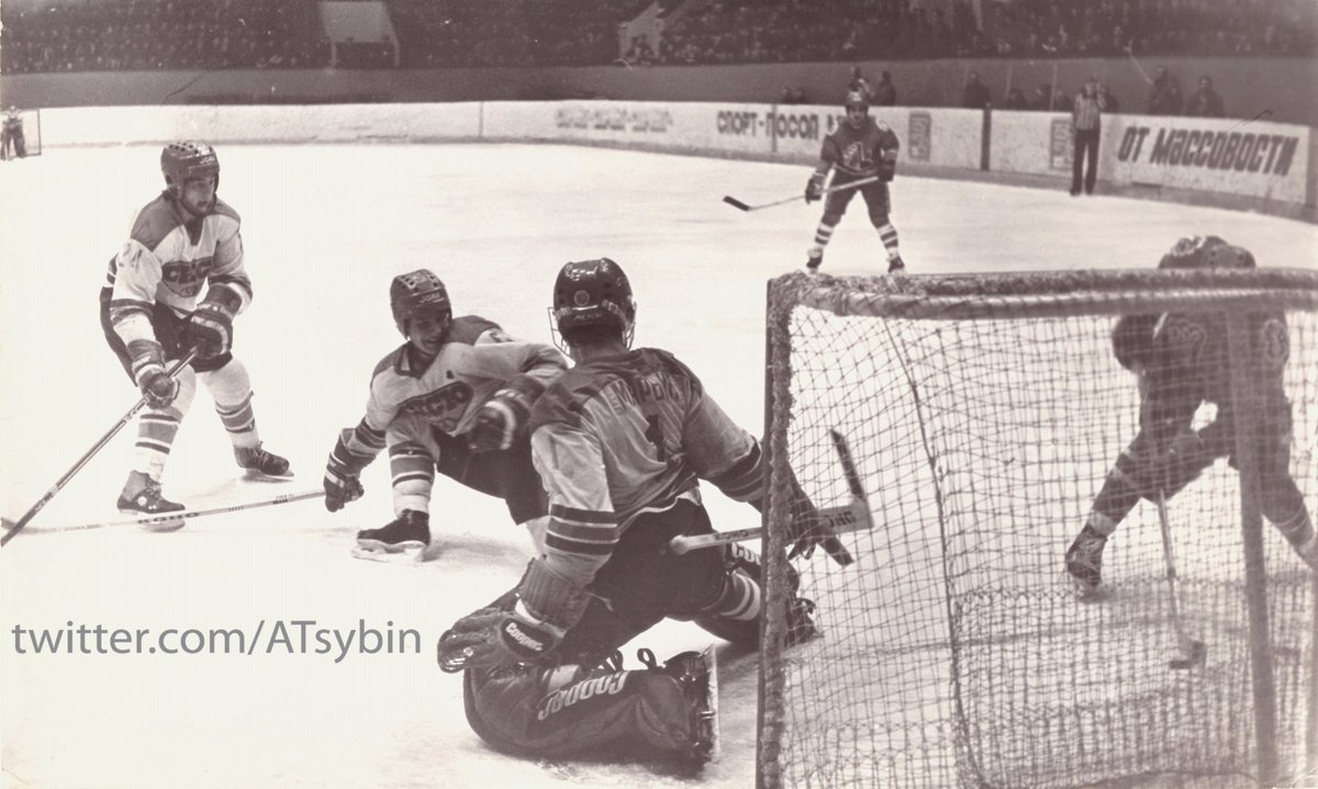 ATsybin's tweet photo. Сезон 1985-86. СК Урицкого (Казань) - Салават Юлаев (Уфа) https://t.co/qmfNQlslvx