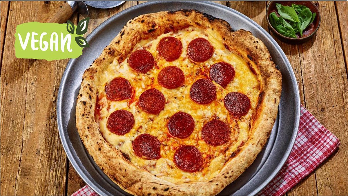 Today's #menuinspo for #Veganuary2021 menus is our new <a href="/JackandBry/">Jack & Bry</a> #vegan #glutenfree #jackfruit #pepperoni - 💯for 🍕or  🥪 or 🥗or  🍝... when will you serve yours...? 😋 Order from <a href="/Brakes_Food/">Brakes UK</a> now: bit.ly/2KcXvvo #MeatFreeMonday #MFMcountmein #icantbelieveitsnotmeat