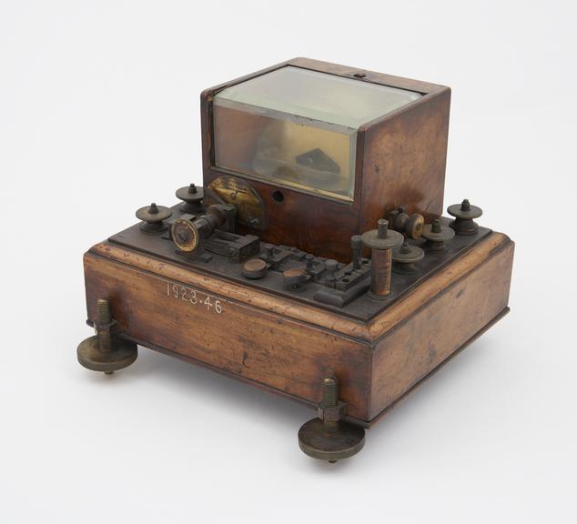 tamoralady's tweet photo. Be the first person ever to see an object online from the Science Museum collection!! Mine is a Varley testing set, complete, in wooden case #NeverBeenSeen #LuckyDip @sciencemuseum  https://t.co/GurmjTXMVX https://t.co/geZJnmH6WS