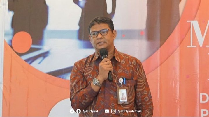 BKNgoid's tweet photo. "Terhitung hingga hari ini, usul masuk u/proses penetapan NI PPPK Tahap I 2019 yg masuk ke BKN berjumlah 30.714, NI yg sdh ditetapkan berjumlah 8.019, dan SK yg sudah diterbitkan berjumlah 1.262," terangnya. https://t.co/ZfpSvuRnzy