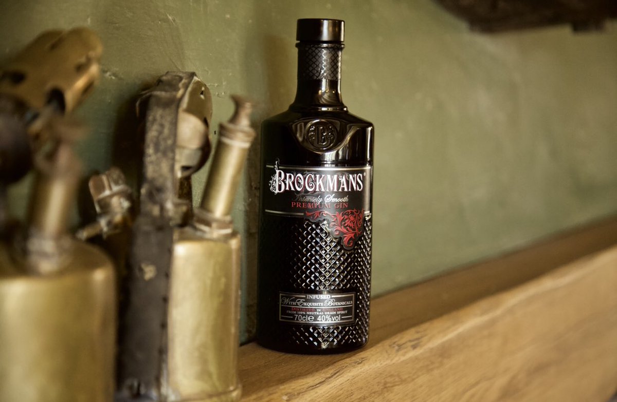 thegintrapinn's tweet photo. Looking for a new #gin recommendation? @BrockmansGin is up there with our favourites. They’re an independent English company set up with the aim to create a gin so smooth & sensual, you would want to drink it neat over ice, & that’s exactly what they’ve achieved! #lockdowndrinks https://t.co/hJBIi8lxuR