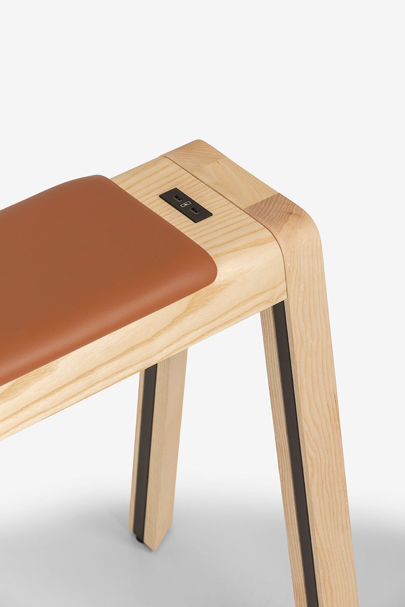 Interior_es's tweet photo. E-Quo es una colección de #mobiliario para #oficinas modernas, más abiertas y flexibles, formada por una #mesa y un #banco altos de líneas limpias y esenciales. Ha sido diseñada por #OrlandiniDesign para #TRUEDesign.
-> https://t.co/eern78RA7r
-> #offices #tables #benches https://t.co/eYF5DC6lso