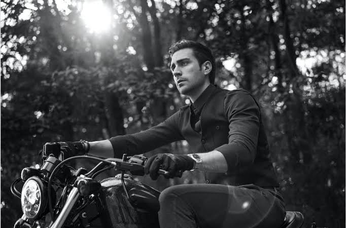 CagDenEnayisii's tweet photo. 4)Siyah giyerken
#DenizBaysal #CağlarErtruğrul
#YagHaz #ZehSer #TRT1 #tekilat
#fhvk #fazoreis @BaysalDeniz @CaglarErtugrul #DBFC #ÇEFC https://t.co/QLjRK0dOcd