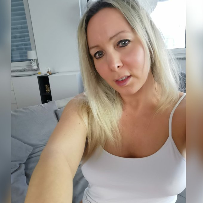 Sch&ouml;ne neue Woche w&uuml;nsche ich euch   #neuewoche #newweek #selfie #gutenmorgen #annabelmassina  #blondefrauen<a href="/tag/neuewoche"class="tags">#neuewoche</a><a href="/tag/selfie"class="tags"><span>#selfie</span></a><a href="/tag/girls"class="tags"><span>#girls</span></a><a href="/tag/frau"class="tags"><span>#frau</span></a><a href="/tag/newweek"class="tags"><span>#newweek</span></a><a href="/tag/gutenmorgen"class="tags"><span>#gutenmorgen</span></a><a href="/tag/annabelmassina"class="tags"><span>#annabelmassina</span></a>