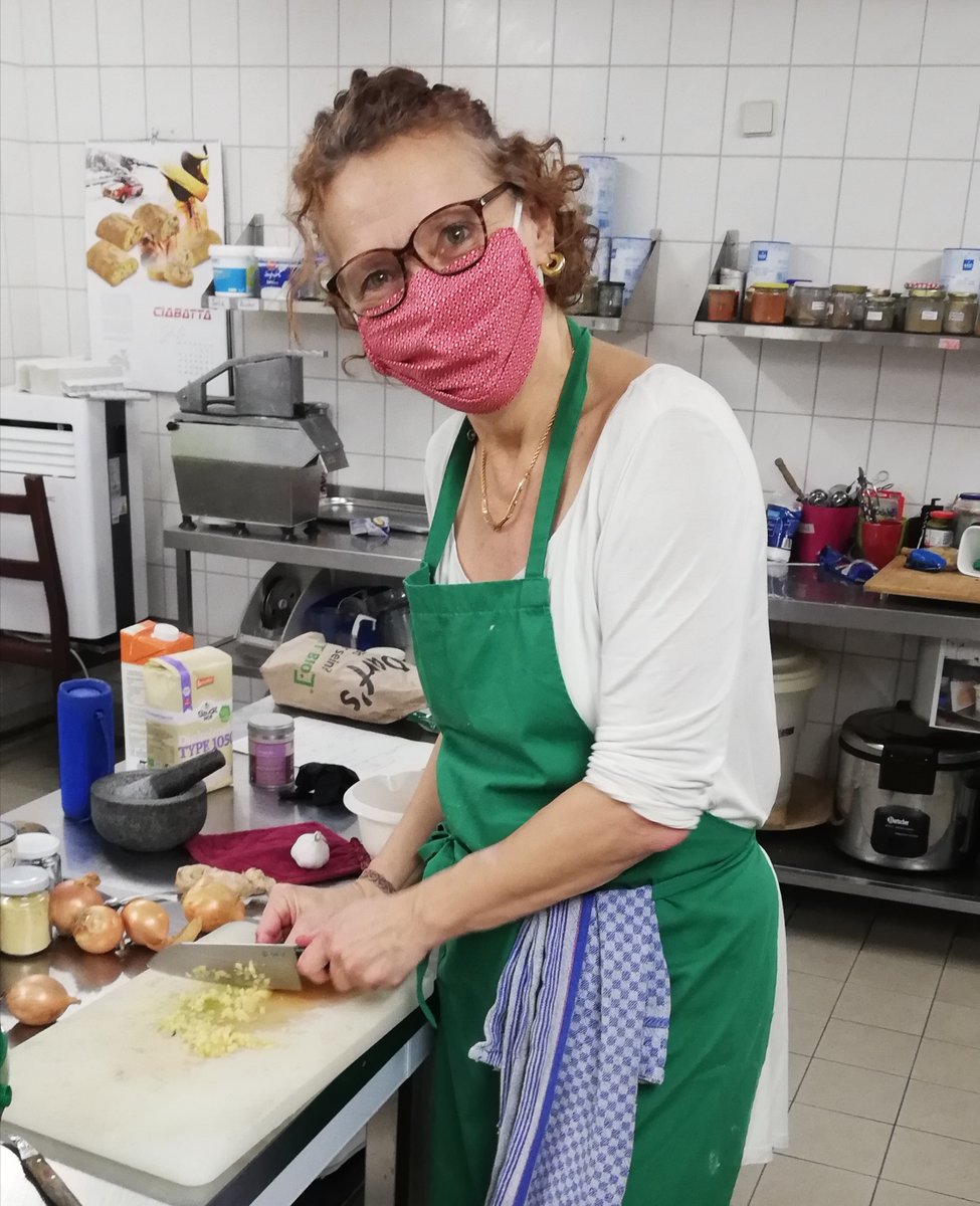 workationRe's tweet photo. Time to introduce Susanne, a #chef who used to be a judge 👩‍⚖➡ 👩‍🍳 Her food is delicious, her company is lovely, and her story  is inspiring. What else could we desire to nourish body and mind?

#vegetarianfood #ayurveda #mindfulcooking #kitchen #community #coworking #coliving https://t.co/lzUwUA1bfh