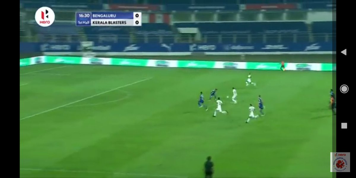 We can check few important moments of hooper with the ball .In this pic we can see he just passes the ball to Rahul when the 2 players come close to him . He sprints well it was clear that he surely got the ball to right but why anyone come to mark Rahul ??