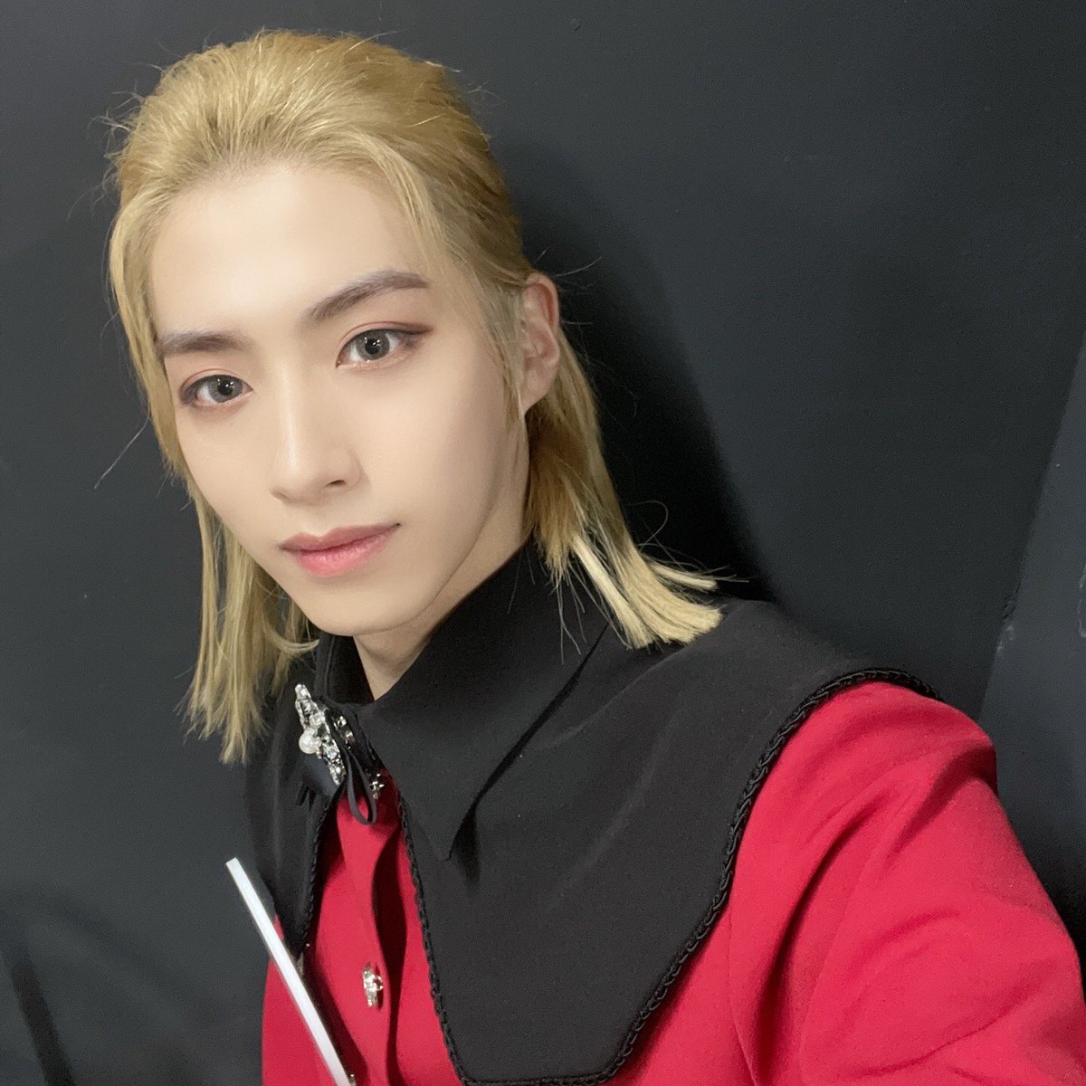 official_ONEUS's tweet photo. [#시온]
원어스 컴백 D-1!!!! 드디어 내일 원어스의 첫 정규 앨범 발매입니다아!!! 왜 이렇게 떨리는 거죠?!?! 달님들 기대되시나요?! 내일 오후 6시! 기대 많이 해주세요~! 오늘도 너무 많이 사랑해 우리 달님들🌎❤🌙😈 https://t.co/IZbWqrwfBJ