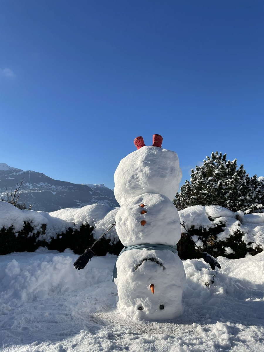 angelbretzel's tweet photo. mon bonhomme de neige >>>> le tien https://t.co/z1kMzQlFXZ