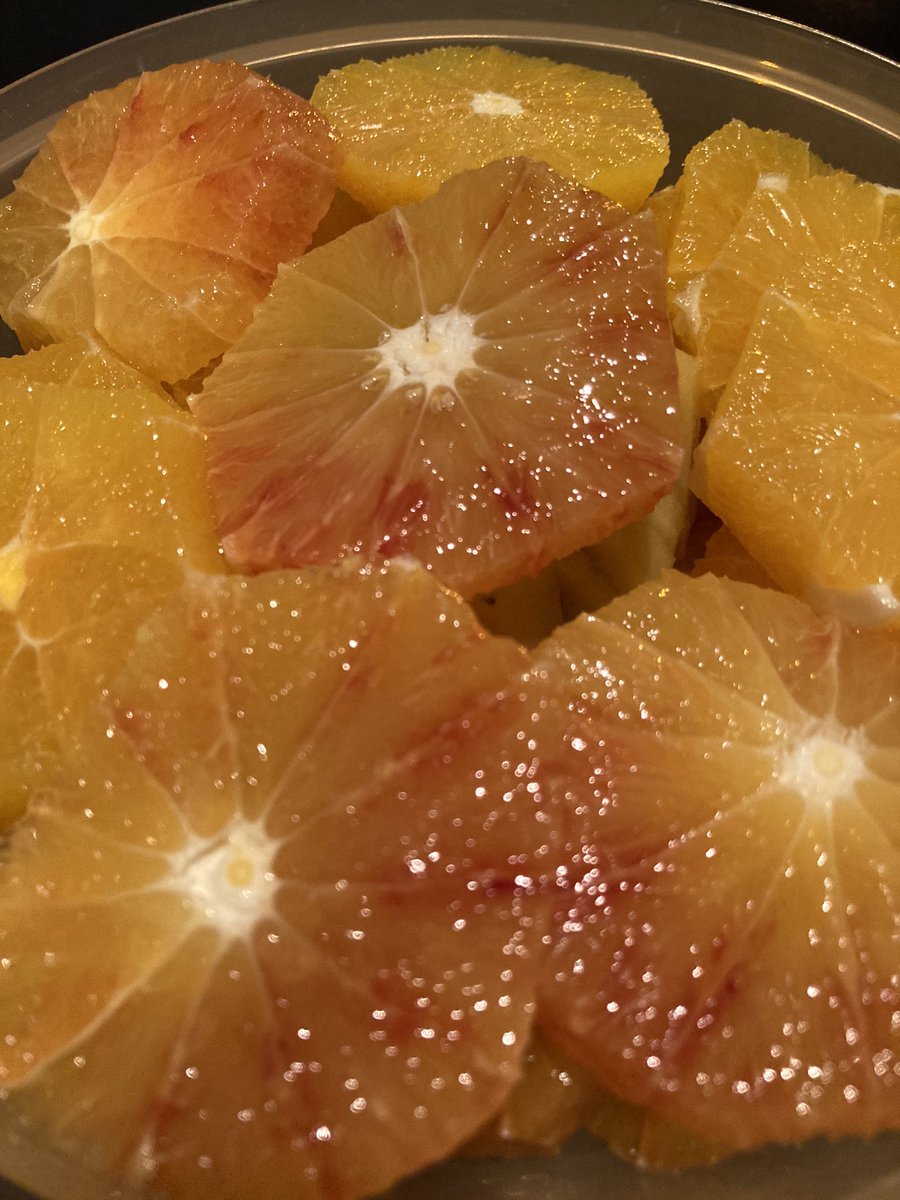 Big advantage of #Homeoffice is to get #SpaceToSuceed with healthy food. Just got the second box of fresh oranges delivered. Love #crowdfarming and #Veganuary. Enough snacks for the next sessions of #CitrixFieldKickoff this week.