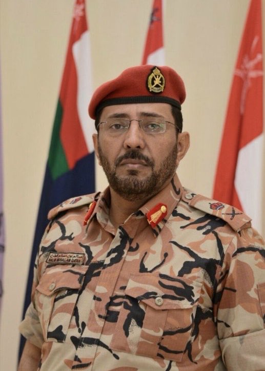 رجل يُجمِع الجميع على رفعة اخلاقه وسمو ذكائه وقمة ادائه وفيض سخائه في نشر معرفته لكل من التقاه وجالسه .. هنيئا لك ابو محمد على عظيم ما قدمت خلال رحلة العمر في خدمة الوطن