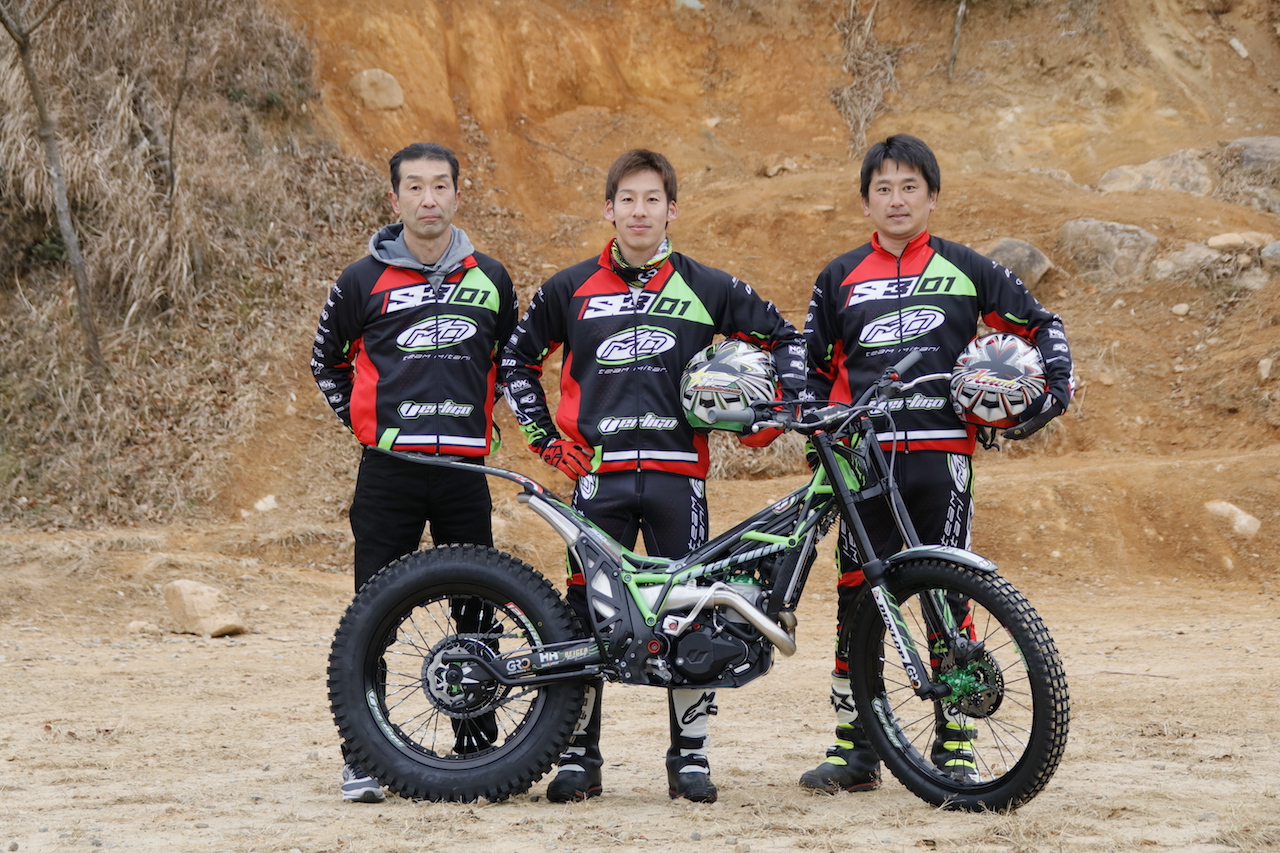 Mitaniモータースポーツ鈴鹿店 Twitterren Vertigowithmitani 21 21新チーム体制 チーム名 Vertigowithmitani マシン 21combat Vertical300 チーム参戦体制 4名 Rider 柴田暁 Assistant 田中裕人 Mechanic 柴田志彦 監督 三谷英明 Mitaniモータースポーツ鈴鹿店 Twitterren Vertigowithmitani 21 21新チーム体制 チーム名 Vertigowithmitani マシン 21combat Vertical300 チーム参戦体制 4名 Rider 柴田暁 Assistant 田中裕人 Mechanic 柴田志彦 監督 三谷英明