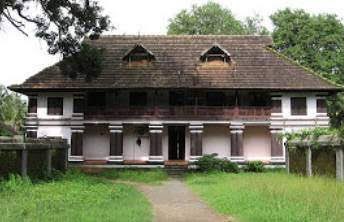 PAMBUMEKKATTU MANA MANDIR, THRISSUR (Ker)There was a time when one Mekkattu family suffered from severe poverty. The head of the family, Mekkattu Nampoothiri decided to perform penance at Thiruvanchikulam Mandir of Eranakulam; he stayed there and meditated for almost 12 years.
