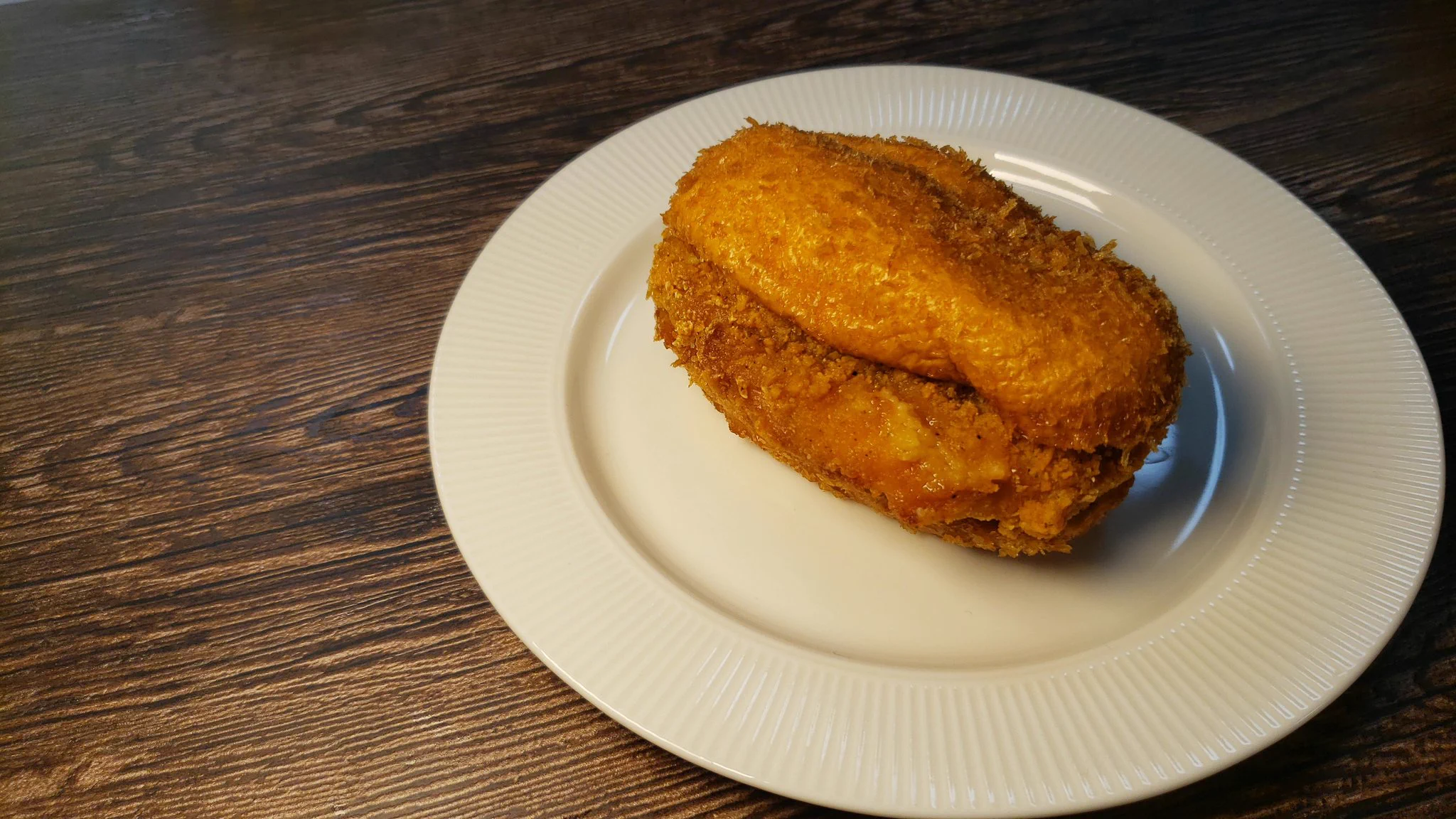 カレーパンとファミチキは相性抜群？！簡単に試せる美味しい食べ方が話題に！