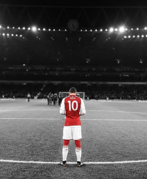 tomgunner14's tweet photo. I kind of agree with Martin Keown in that it is a great shame that Özil’s Arsenal career is coming to an end the way it is

He should be saying his goodbyes to a packed stadium and mass applause

Fans thanking for a great 7½ years at the club and bearing no grudge as he moves on https://t.co/HBzTkJeDxJ