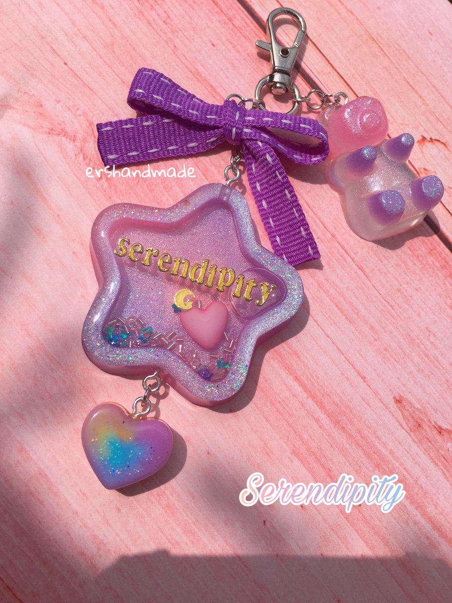 ershandmade01's tweet photo. 🏷SerendipityKeychain  
🏷Handmade 
🏷Type Liquid Shaker
.
🏷Order via Shopee/ Tokped
🏷Link di bio https://t.co/UwARR10nKO
.
#gancishaker #gancikpop #gancilucu #keychainshaker #keyringshaker #keychainresincharm #keychaincustom #gancicustom #resin #resinart #bts #ershandmade https://t.co/8OxqxFrOIU