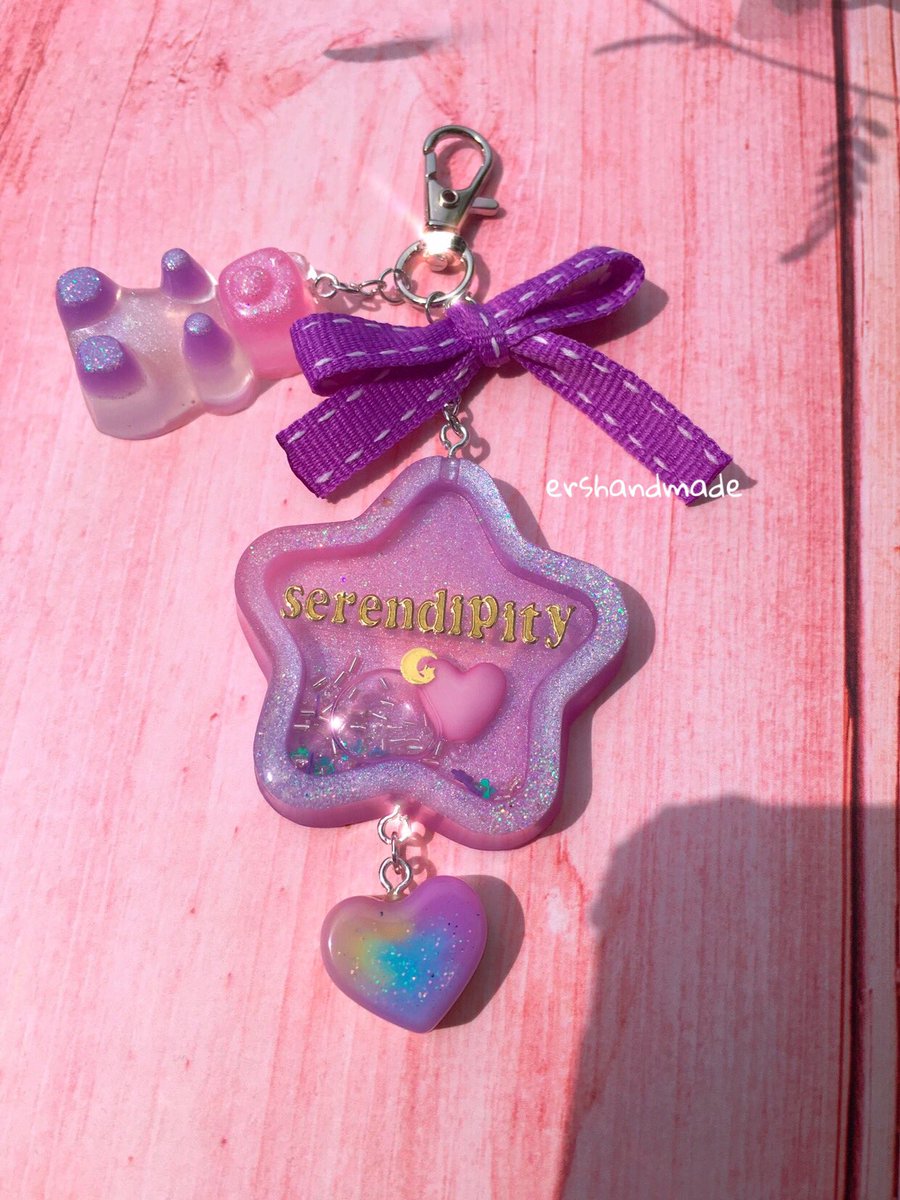 ershandmade01's tweet photo. 🏷SerendipityKeychain  
🏷Handmade 
🏷Type Liquid Shaker
.
🏷Order via Shopee/ Tokped
🏷Link di bio https://t.co/UwARR10nKO
.
#gancishaker #gancikpop #gancilucu #keychainshaker #keyringshaker #keychainresincharm #keychaincustom #gancicustom #resin #resinart #bts #ershandmade https://t.co/8OxqxFrOIU