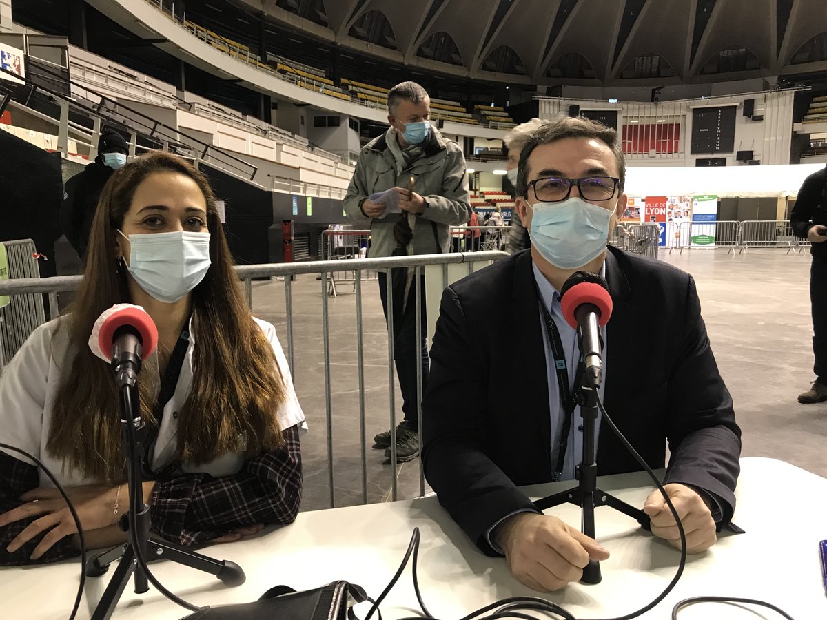 RCFLyon's tweet photo. 🟢 Écoutez dès maintenant ce #McommeMidi 🍽 spécial vaccination avec Dr Jihane Fattoum, responsable médical du centre de vaccination, et le Pr @LaurentF_Lyon, responsable médical du centre de dépistage #COVID19.
📻 FM : https://t.co/jslP9OYVMG
📱 podcast : https://t.co/5A6Qw9v3Rw https://t.co/zkebmskTxH
