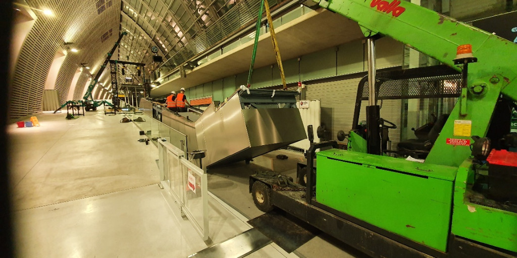 A l'automne 2020, Bovis Escolan, notre agence d'Aix en Provence réalisait la mise en place d'un escalator neuf dans la gare d'Avignon (84) 💪
▶ Mobilisation d’une mini-grue, d’une grue araignée 
▶ Création d’un portique de manutention sur mesure. 👍
ow.ly/VxKH50D6cEu