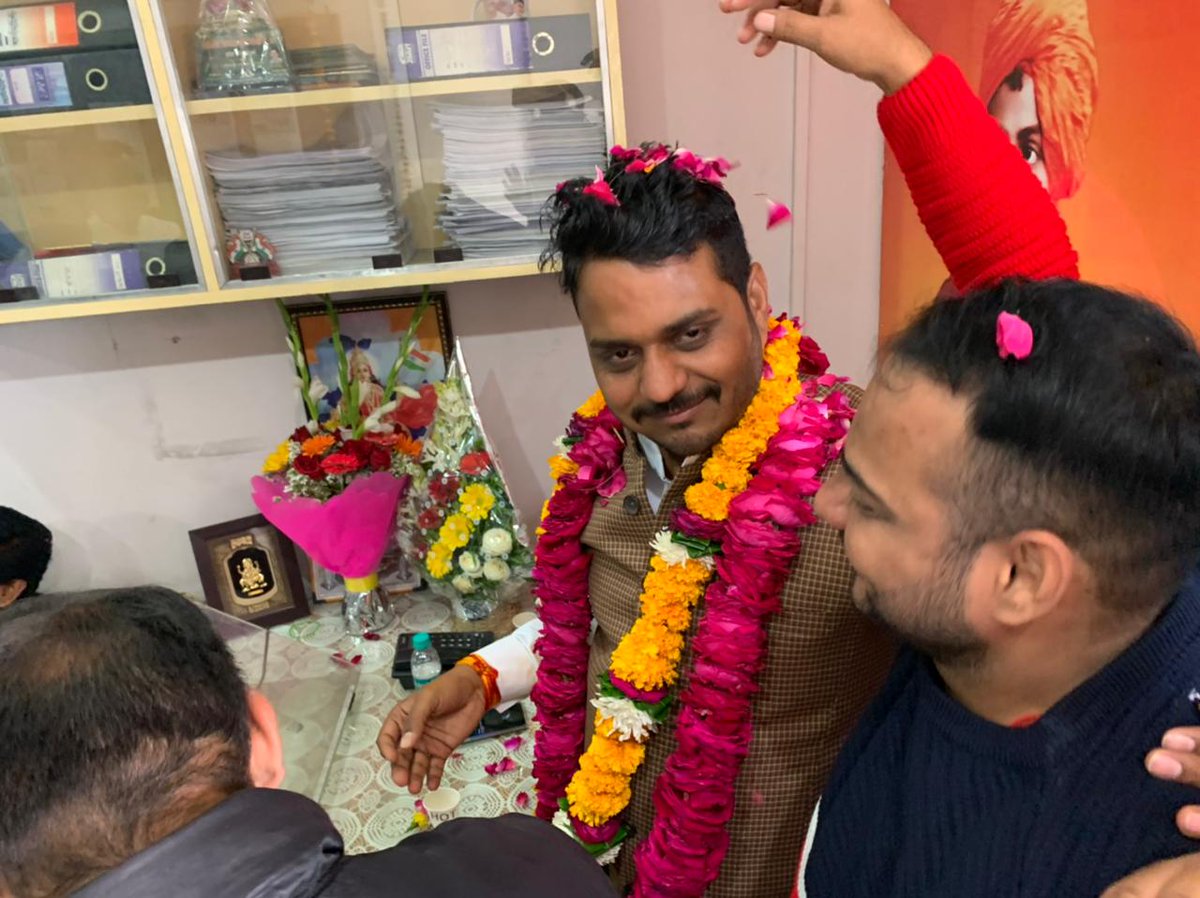 भारतीय जनता युवा मोर्चा मध्यप्रदेश के यशस्वी प्रदेश अध्यक्ष श्री वैभव पवार  जी  युवा मोर्चा साथियों से कार्यालय में  भेंट करते हुए। <a href="/vaibhavpawarmp/">Vaibhav Pawar</a> <a href="/BJP4MP/">BJP Madhya Pradesh</a> <a href="/vdsharmabjp/">VD Sharma</a> <a href="/ChouhanShivraj/">Shivraj Singh Chouhan</a> <a href="/JPNadda/">Jagat Prakash Nadda</a> @SuhasBhagatBJP <a href="/BJP4India/">BJP</a> <a href="/Tejasvi_Surya/">Tejasvi Surya</a> <a href="/BJYM/">BJYM</a>