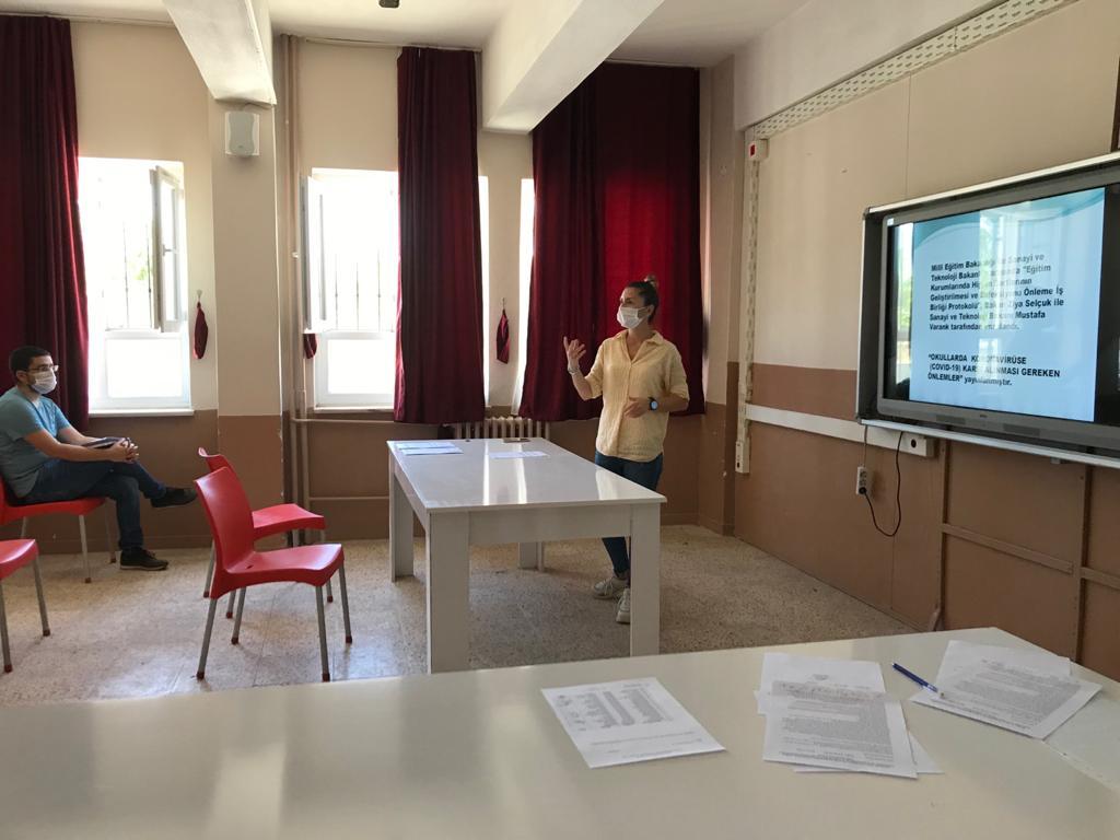 SMecpal's tweet photo. Temiz Okulum Projesi kapsamında seminer çalışmalarımız.
@mdikici45
@SarigolMEM
@EbAveyn
@ziyaselcuk
@tcmeb
@il_mem_45 https://t.co/YO6CFgNACA