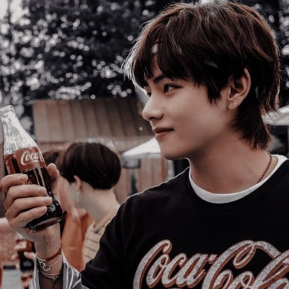 Taekook matching icon:A threadCr. Pinterest