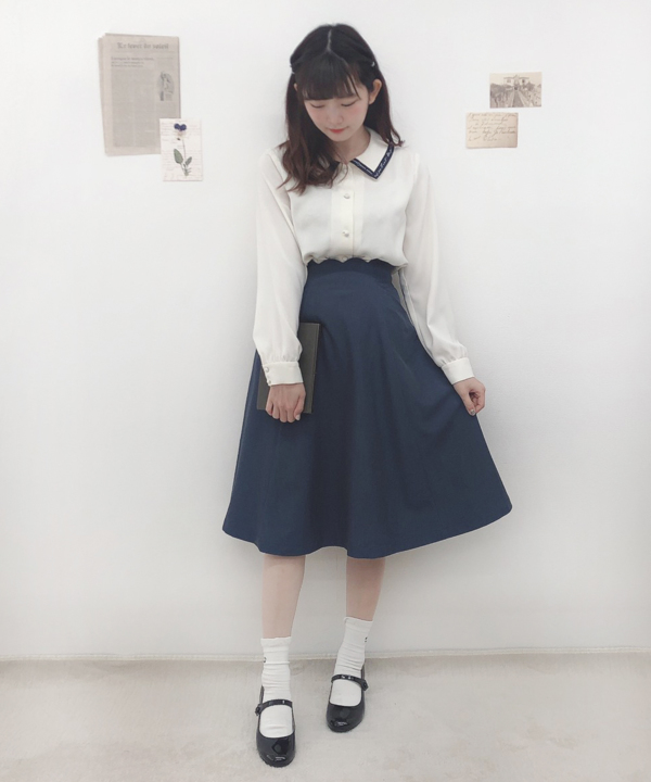 F I N T Official フィント公式 学生風コーデをするならコレ ロゴリボン使いビッグカラーブラウス T Co Dlsbsxz5r4 ウエストスカラップフレアースカート T Co Scmbr6ybii Navyカラーであわせた 学生風コーデ スカラップのきい F I N T Official フィント公式 学生風コーデをするならコレ ロゴリボン使いビッグカラーブラウス T Co Dlsbsxz5r4 ウエストスカラップフレアースカート T Co Scmbr6ybii Navyカラーであわせた 学生風コーデ スカラップのきい