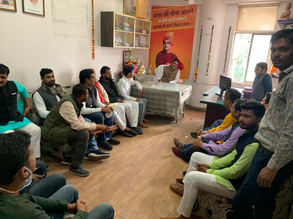 आज  युवा मोर्चा साथियों से भाजपा कार्यालय   भोपाल स्थित युवा मोर्चा कक्ष में भेंट की। <a href="/MPBJYM/">BJYM Madhya Pradesh</a>  <a href="/BJP4MP/">BJP Madhya Pradesh</a> <a href="/vdsharmabjp/">VD Sharma</a> <a href="/ChouhanShivraj/">Shivraj Singh Chouhan</a> <a href="/JPNadda/">Jagat Prakash Nadda</a> @SuhasBhagatBJP <a href="/BJP4India/">BJP</a> <a href="/Tejasvi_Surya/">Tejasvi Surya</a> <a href="/BJYM/">BJYM</a>