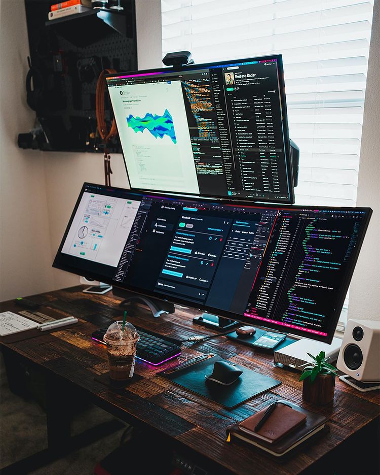 123componentes's tweet photo. 🔥Que te parece esta idea para apilar 2 o 3 monitores a tu espacio de trabajo? 🖥🖥🖥
.
Que opinais vosotros?💬
.
Creditos a: @araltasher
.
#desktops #desktopsetup #componentes #hardware #monitores https://t.co/U65VwthnCl