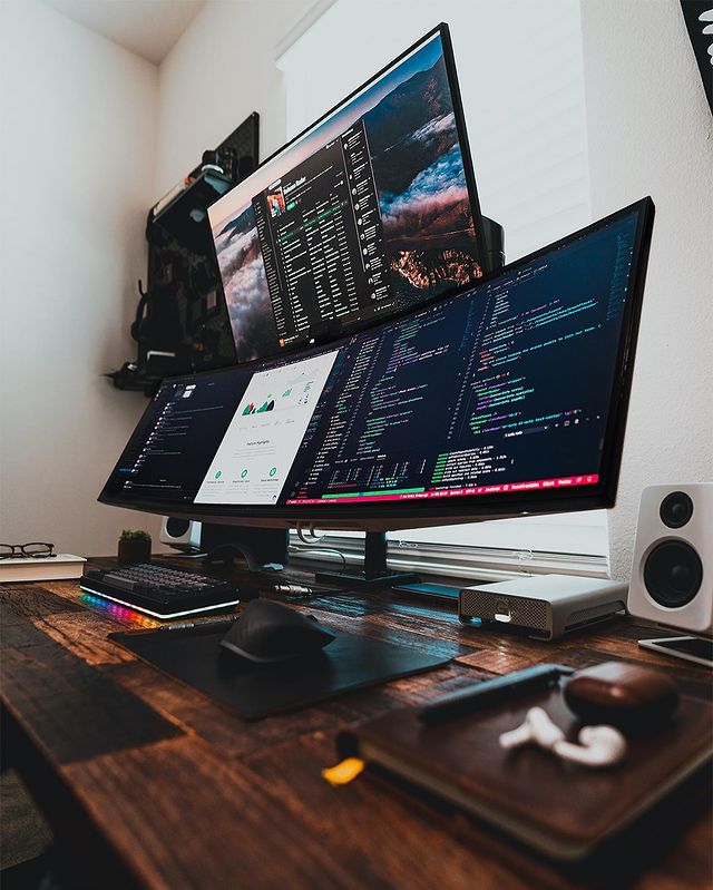 123componentes's tweet photo. 🔥Que te parece esta idea para apilar 2 o 3 monitores a tu espacio de trabajo? 🖥🖥🖥
.
Que opinais vosotros?💬
.
Creditos a: @araltasher
.
#desktops #desktopsetup #componentes #hardware #monitores https://t.co/U65VwthnCl