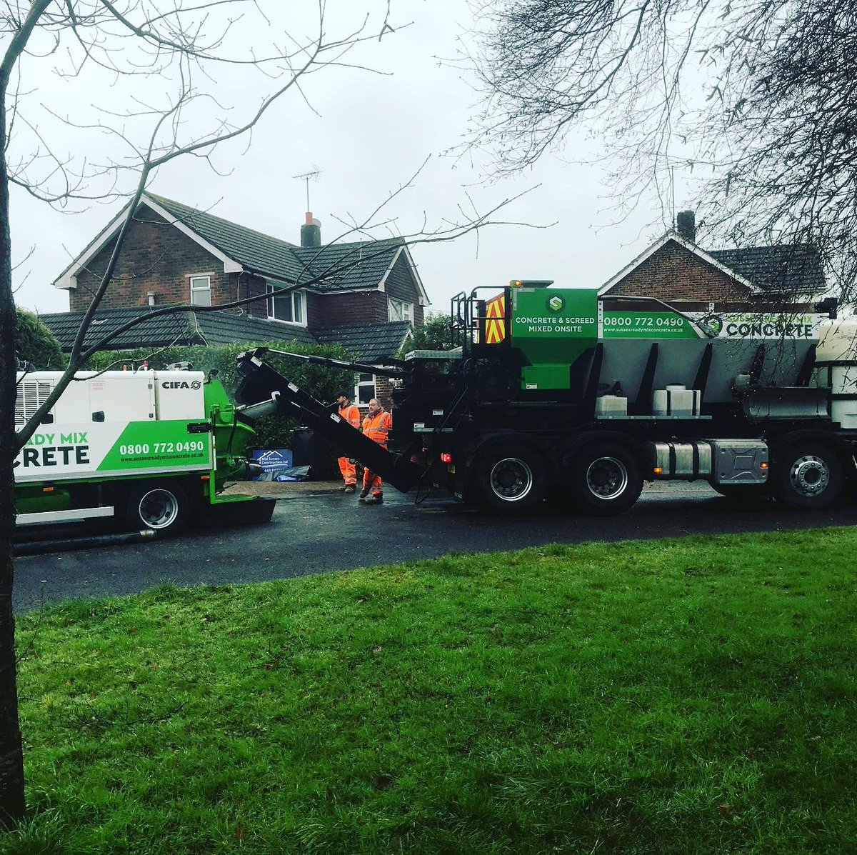 Concrete being pumped on site by our local friendly independent concrete company, <a href="/Sussexbuilders/">Mid sussex construction ltd</a> @sussexreadymixconcrete
#supportsmallbusiness #SupportLocalBusinesses #builders #sussex #burgesshill