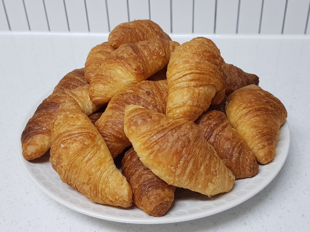 megabox_hongdae's tweet photo. 빅스 혁님 주연 영화!! 🥐크루아상🥐
원래 상영배정 안받았었는데,, 뚝딱x2 
열일해서 시간표도 오픈해벌였어요 희희

좋은 영화,, 마니들 보셨으면😭
예매 마니 해주시면,,(30명!) 한상혁관으로 상영관명 변경해 드리겠숩니다!🌟

크루아상 화이팅🙂

@HSangHyuk 
#VIXX #혁 #크루아상 #별빛 https://t.co/UfjODtb4ms