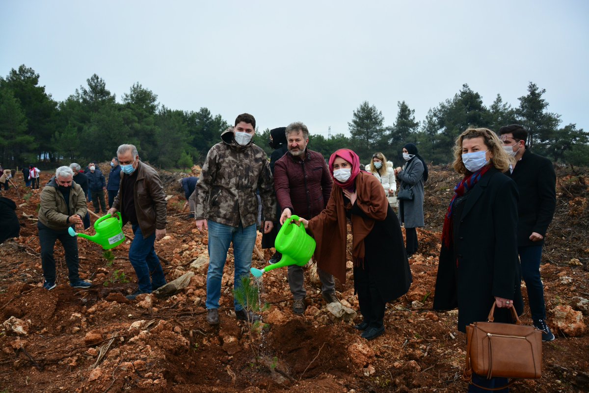 Orman Genel Müdürlüğü, İl Başkanlığımızın katkılarıyla İsmail Kökçe hatıra ormanına fidan dikim törenine Milletvekillerimiz, İl Başkanımız ve İlçe Başkanlarımız katıldı.
Dikdiğimiz fidanlar Antalya'ya can geleceğe nefes olacak.