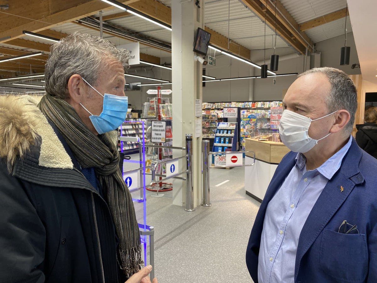JeanLucLAGLEIZE's tweet photo. [#SurLeTerrain] en mode [#SemiConfinement] au supermarché INTERMARCHE de #Garidech : échanges avec Jean-Marc MARTIN &amp; son épouse : transformation de la grande distribution, collaboration avec producteurs locaux, e-commerce &amp; adaptation à la #Covid19.
#circo3102 https://t.co/jYPOJxeNLR