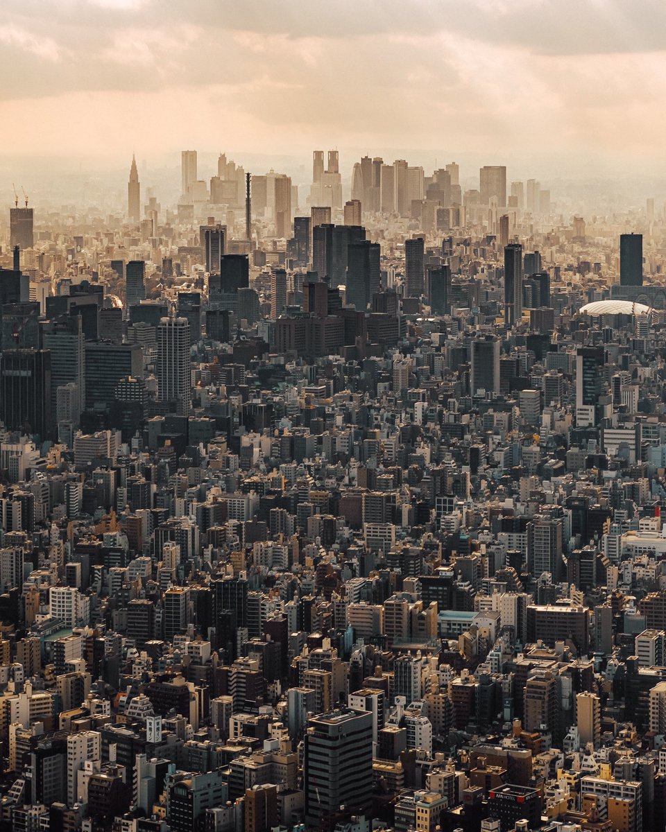 ดูแล้วเหมือนเอา Lego มาต่อกันเลยยย
.
วันนี้เอารูปโตเกียวมาฝากกันนะค้าบ
ไม่รู้มีใครคิดถึง โตเกียวแบบผมบ้างรึเปล่า 
(รูปนี้ถ่ายจาก tokyo skytree นะค้าบ ตอนเงาตก แล้วก็วิวรอบๆเมือง) 
.
.
เลนส์ที่ใช้คือ55-200mm ของ Fuji นะค้าบ