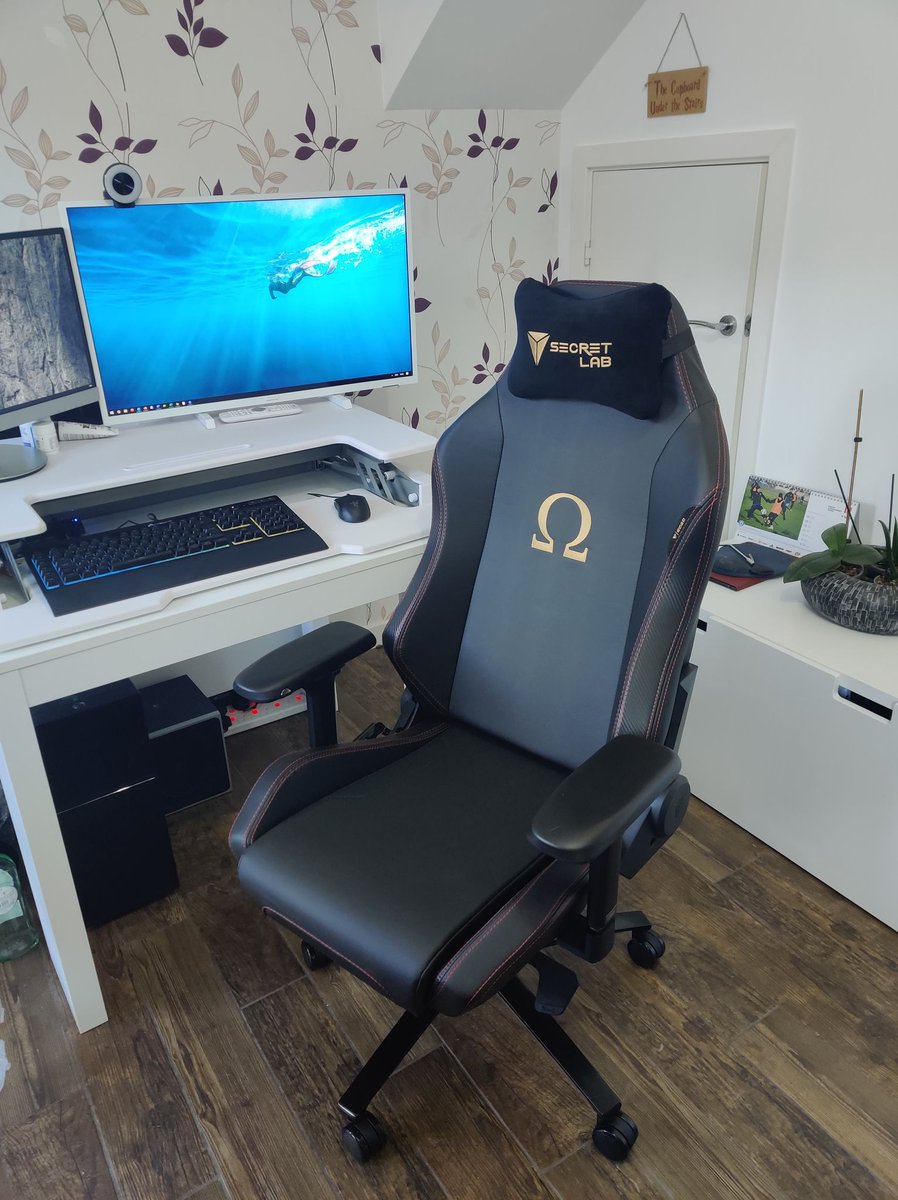 jardatomik's tweet photo. Finally upgraded my chair after 8 years. Very happy! @secretlabchairs #secretlab https://t.co/dwaGbh9l1i