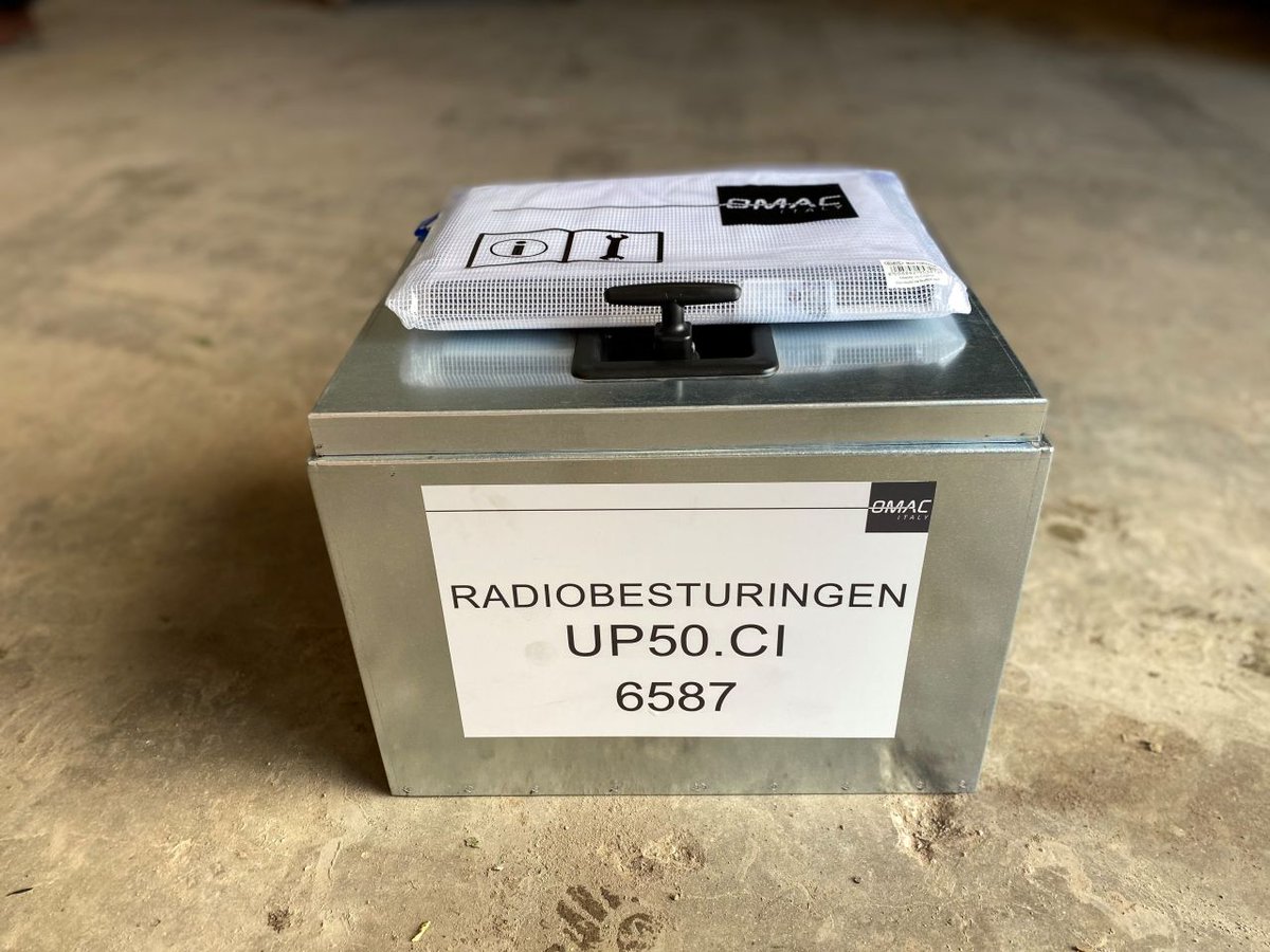 RotrexUK's tweet photo. We’re seeing a growing trend from customers who are looking to ROTREX for greener options within their construction projects and hiring needs.

Last week our team in the Netherlands delivered a 5T Omac Italy cable puller at Etten's payroll company in Bergschenhoek (1/4) https://t.co/YoGL36ZZ1E