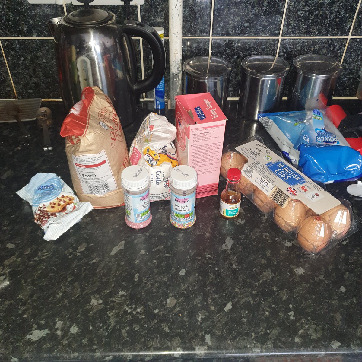 VikAlds's tweet photo. Monday morning means back to home schooling, great when one is baking 😋😋 @StBernsPrimary https://t.co/hDevVRKWA8