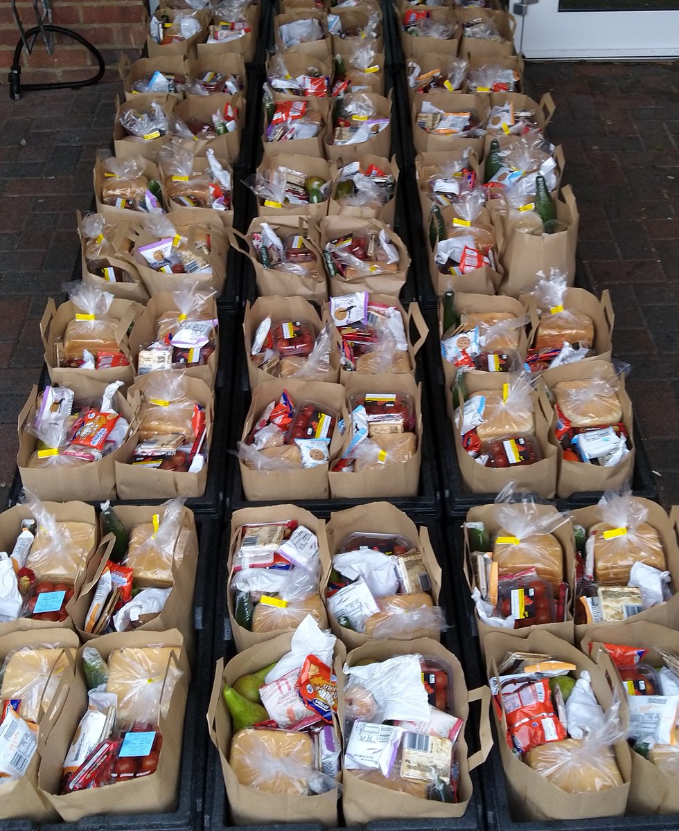 ForerunnerMeals's tweet image. More of our Hampers ready to be collected today - 5 lunches for 5 days.  Note - not Chartwells hampers.  There are good ones out there, you know!